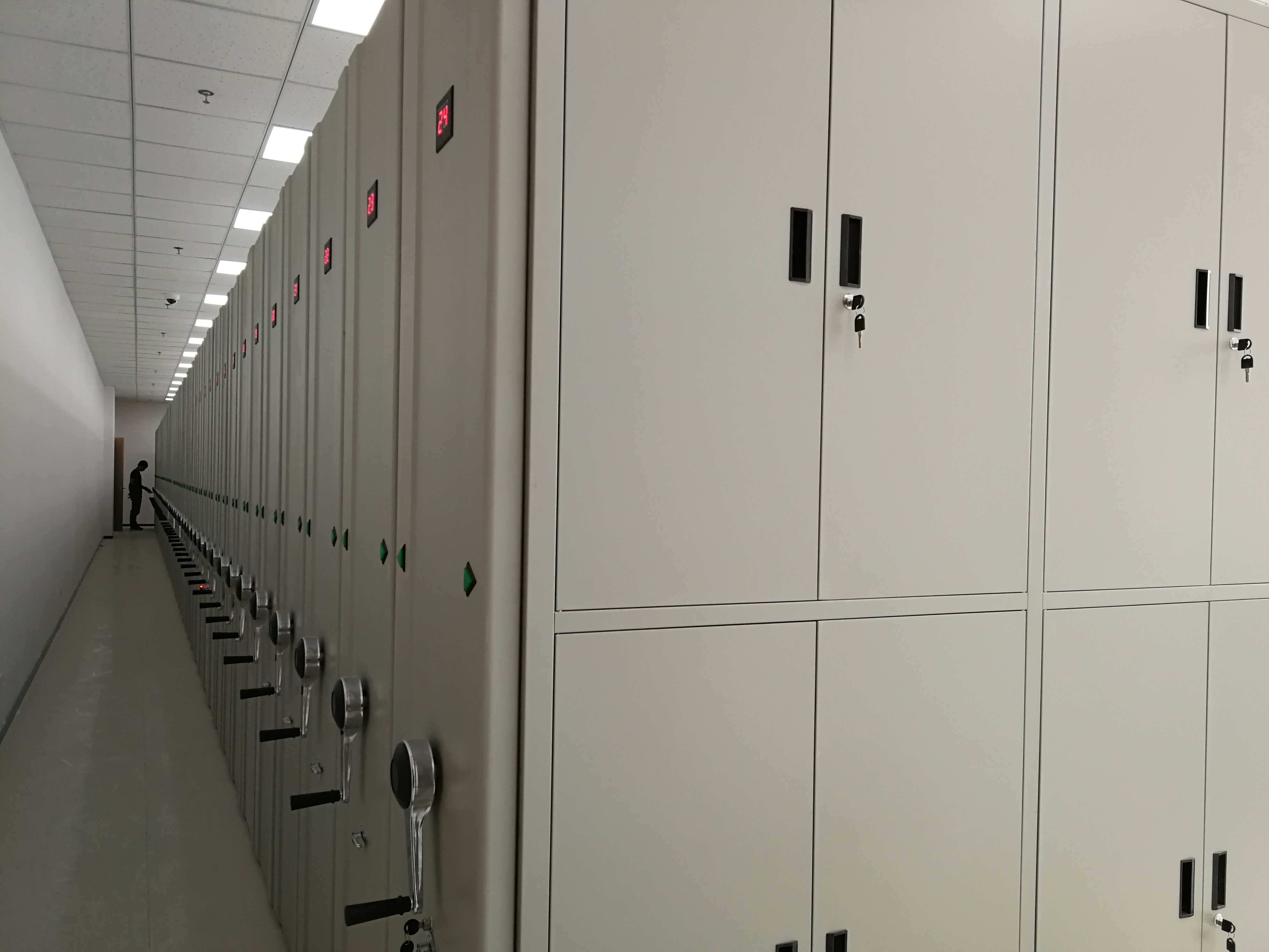 Differences Between Small Vs. Large Business Warehousing