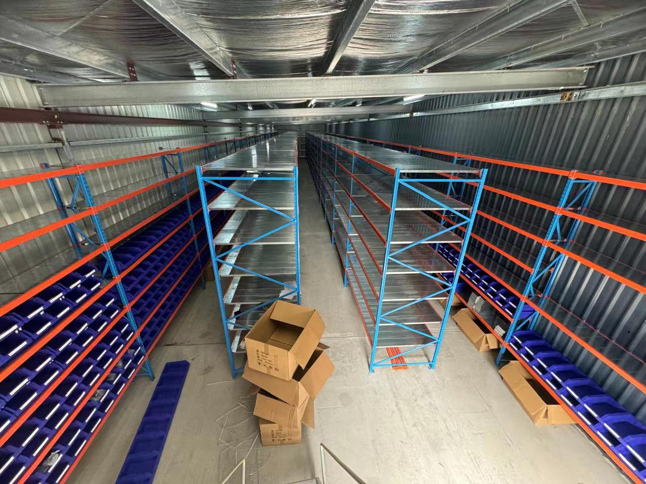 The Feedback Images about Long Span Shelves with Metal Decks And Plastic Bins From Thailand.
