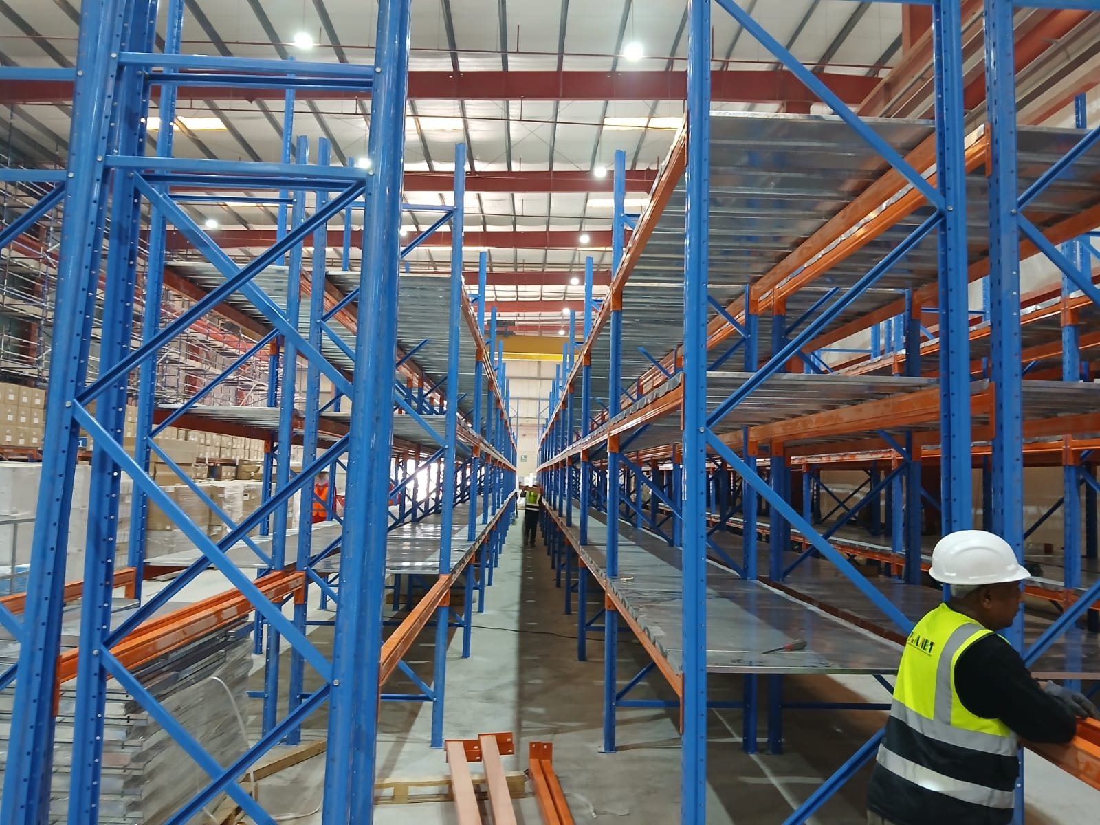Premium Racks Solutions Elevate Retail Space in Dubai